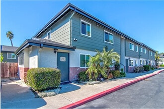 Shannon Arms III Apartments in Spring Valley, CA - Foto de edificio - Building Photo