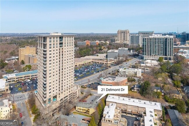 21 Delmont Dr NE, Unit 10 in Atlanta, GA - Foto de edificio - Building Photo
