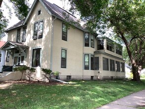 629 6th St SE in Minneapolis, MN - Foto de edificio - Building Photo
