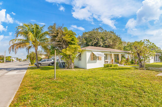 601 Ne 138th St in North Miami, FL - Building Photo - Building Photo