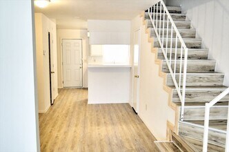 9563 Olde Towne Row in Dallas, TX - Building Photo - Building Photo