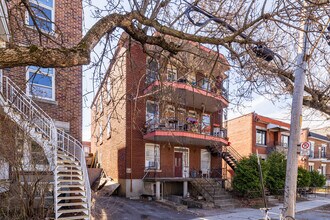 2388-2396 Saint-Zotique St E in Montréal, QC - Building Photo - Primary Photo