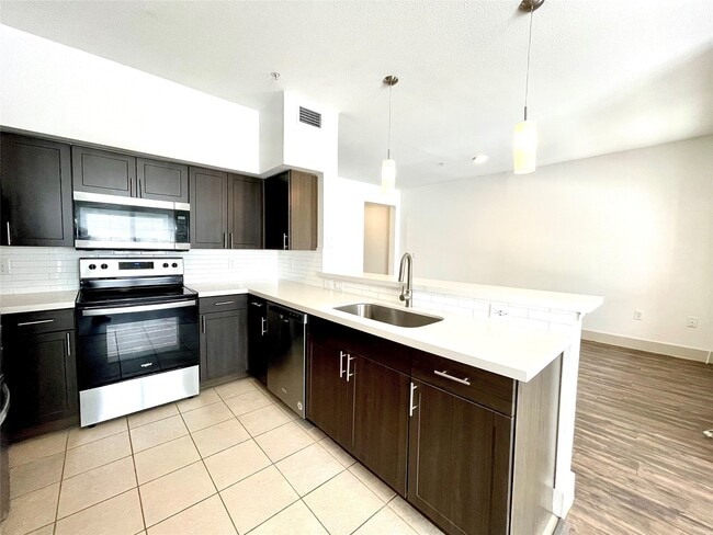 2222 Smith St in Houston, TX - Building Photo - Building Photo