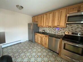 250 Beechwood Ave in Poughkeepsie, NY - Foto de edificio - Building Photo