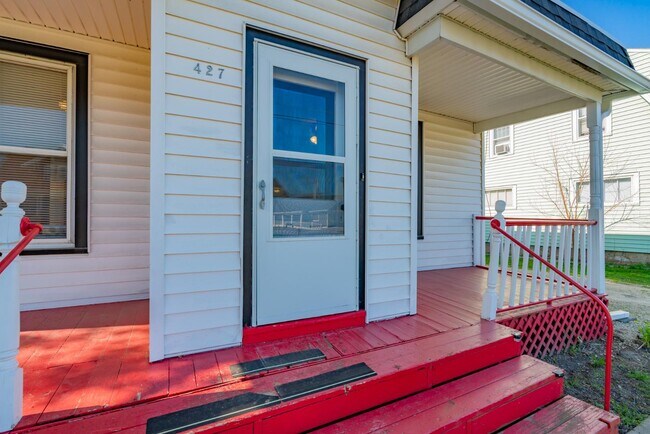 427 Vernal Ave in Milton, WI - Building Photo - Building Photo