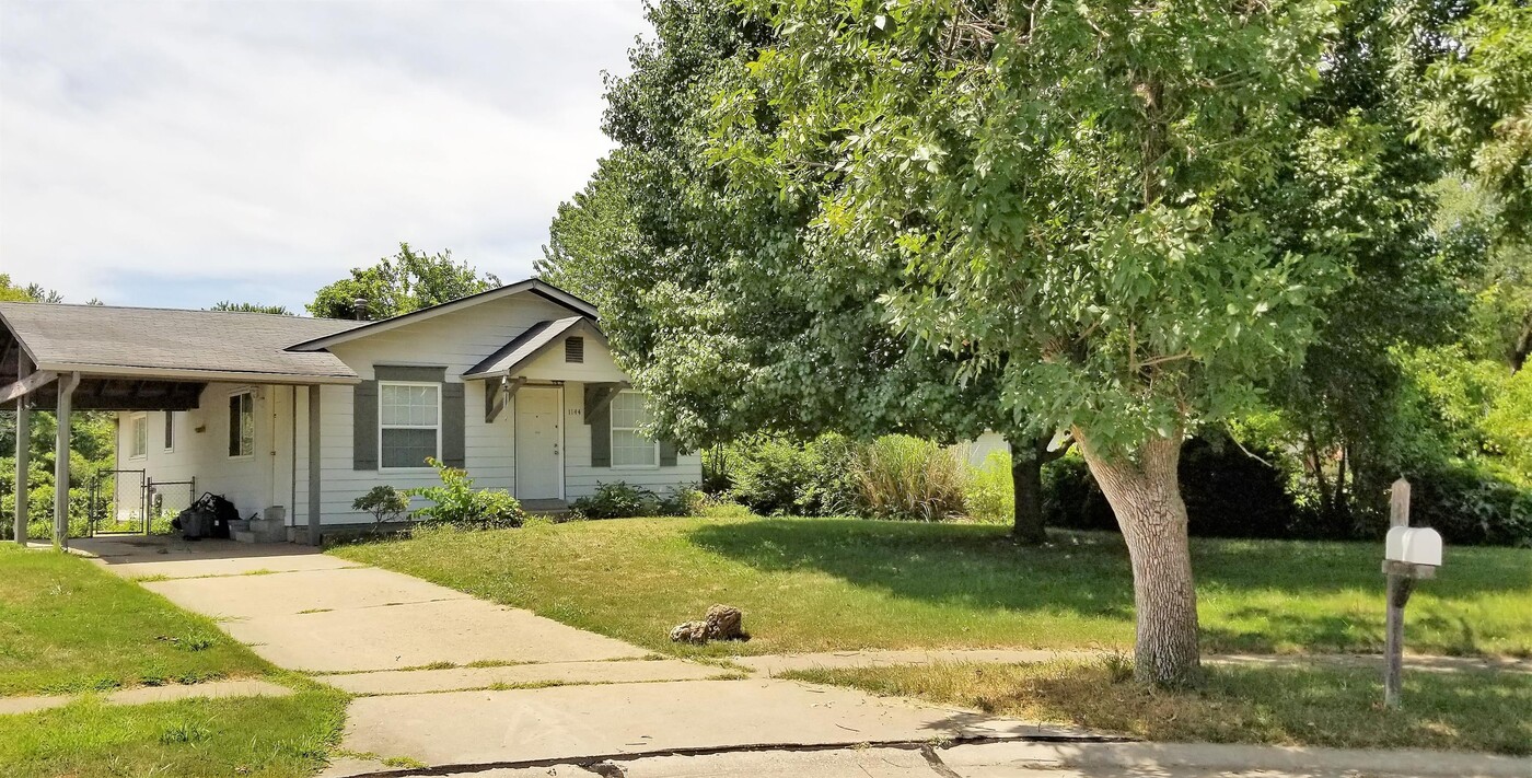 1144 Ransome Ct in Florissant, MO - Building Photo