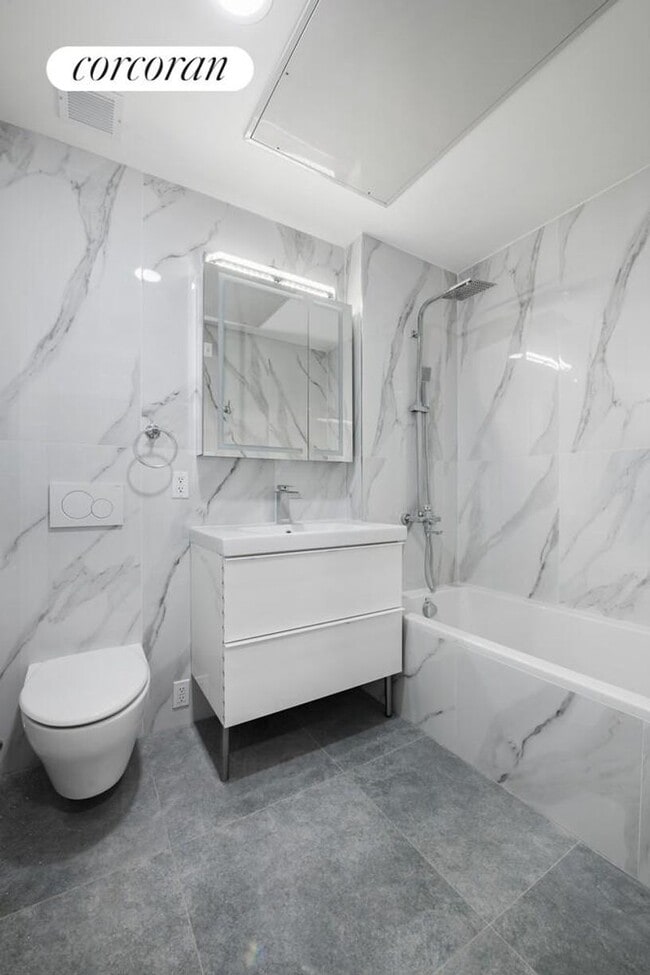 571 Ocean Pkwy in Brooklyn, NY - Foto de edificio - Building Photo