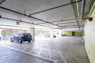 816 NW 11th St, Unit 1006 in Miami, FL - Building Photo - Building Photo