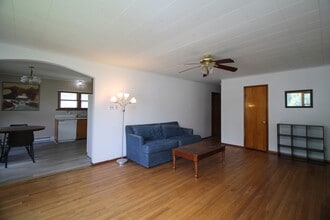 115 Crestmont Ave in State College, PA - Building Photo - Building Photo