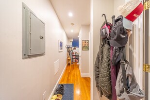 1720 Beacon St, Unit 1 in Brookline, MA - Building Photo