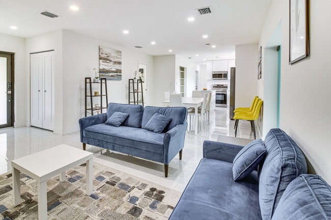 6124 SW 64th Terrace in Miami, FL - Building Photo - Building Photo