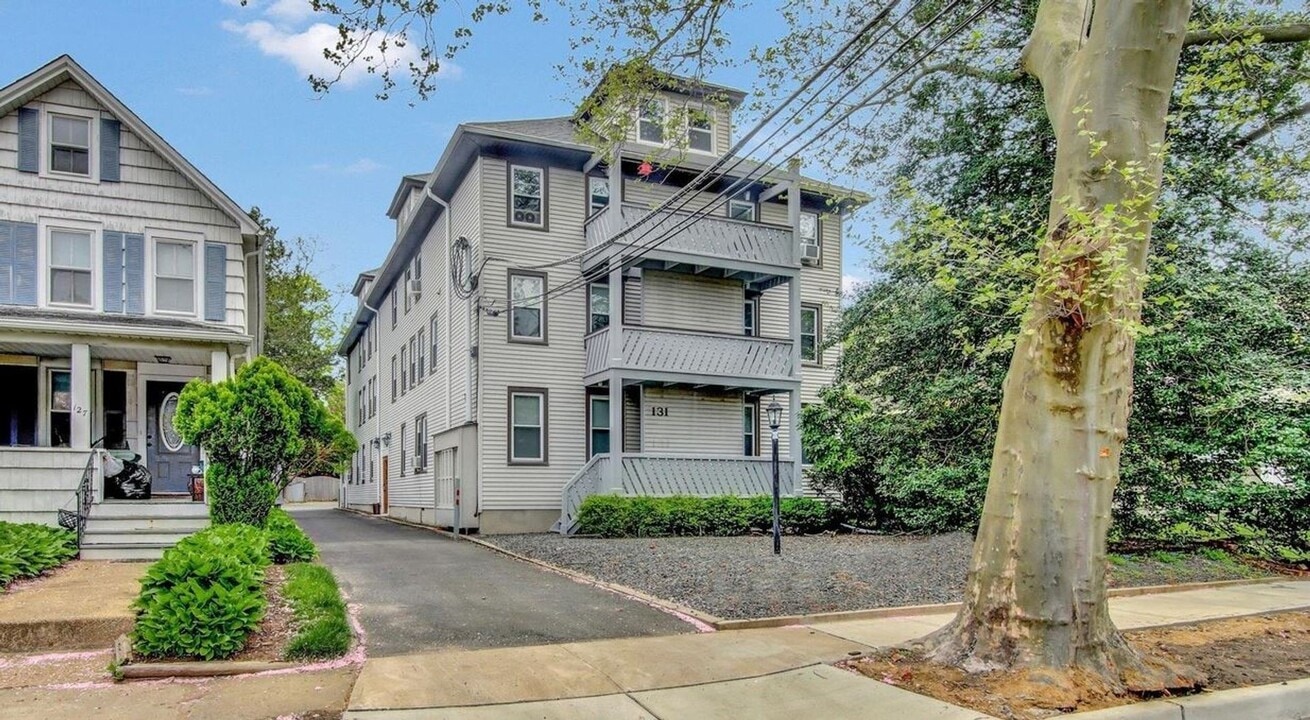 127-131 Hudson Ave in Red Bank, NJ - Building Photo