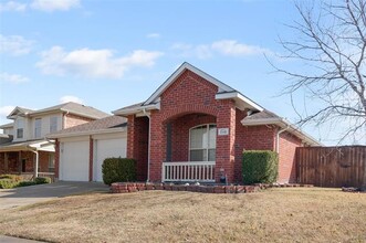 1110 Red Robin Dr in Aubrey, TX - Building Photo - Building Photo