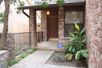3743 Hunters Cir in San Antonio, TX - Building Photo - Building Photo