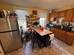 176 Elm St, Unit 2 in North Cambridge, MA - Building Photo - Building Photo