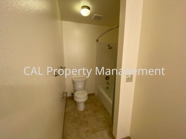 1060 Padre Dr in Salinas, CA - Building Photo - Building Photo