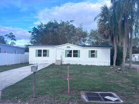 11841 Atlantic Cir in Boca Raton, FL - Building Photo