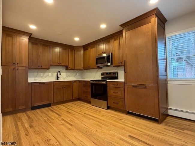 93 Centre St in Nutley, NJ - Building Photo - Building Photo