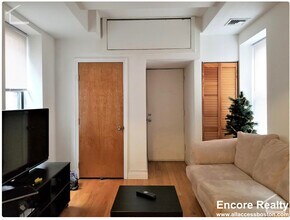 64 Louis Prang St, Unit #3 in Boston, MA - Foto de edificio - Building Photo