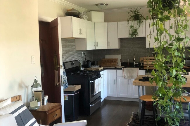 2127 N Dayton St, Unit 308 in Chicago, IL - Building Photo - Building Photo