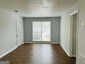 108 Peachtree Ct, Unit UNIT A in Lagrange, GA - Building Photo - Building Photo