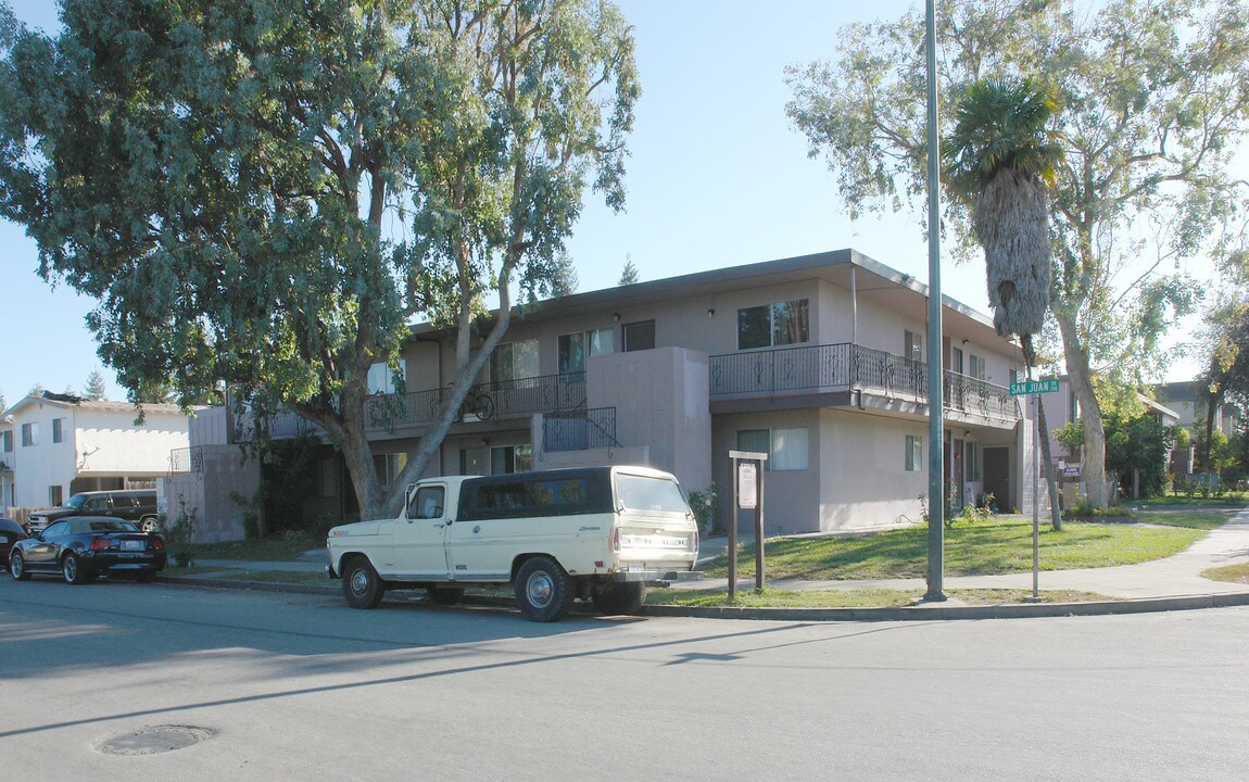 Carmel Plaza Apartments in Sunnyvale, CA - Building Photo