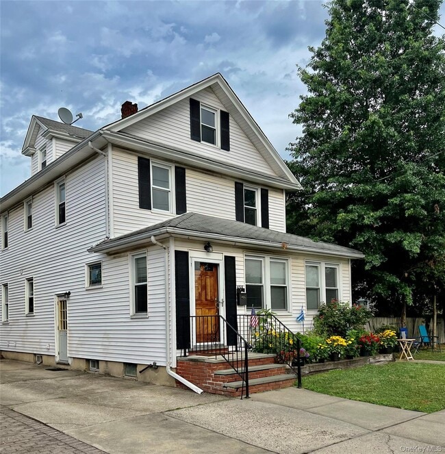 456 Burkhard Ave in Williston Park, NY - Building Photo - Building Photo