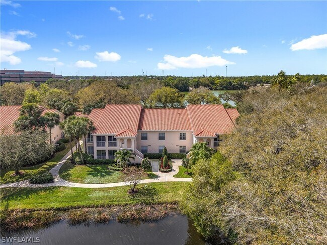106 Siena Way in Naples, FL - Foto de edificio - Building Photo