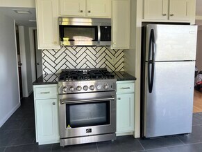 395 Warburton Ave, Unit 3 in Hastings On Hudson, NY - Building Photo - Building Photo