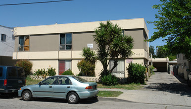 7460 Canby Ave in Reseda, CA - Building Photo - Building Photo