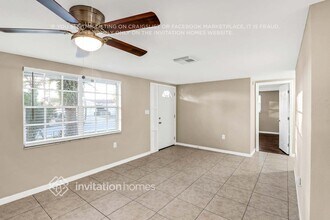 9900 Lakeside Ln in Port Richey, FL - Building Photo - Building Photo