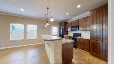 3406 Cullen Trail in College Station, TX - Foto de edificio - Building Photo