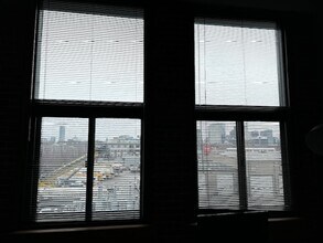 320 W 2nd St, Unit 303 in Boston, MA - Foto de edificio - Building Photo