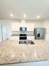 6877 Botanic Blvd in Harmony, FL - Foto de edificio - Building Photo