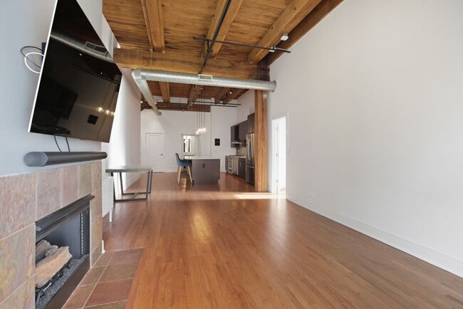 525 W Superior St in Chicago, IL - Building Photo - Building Photo