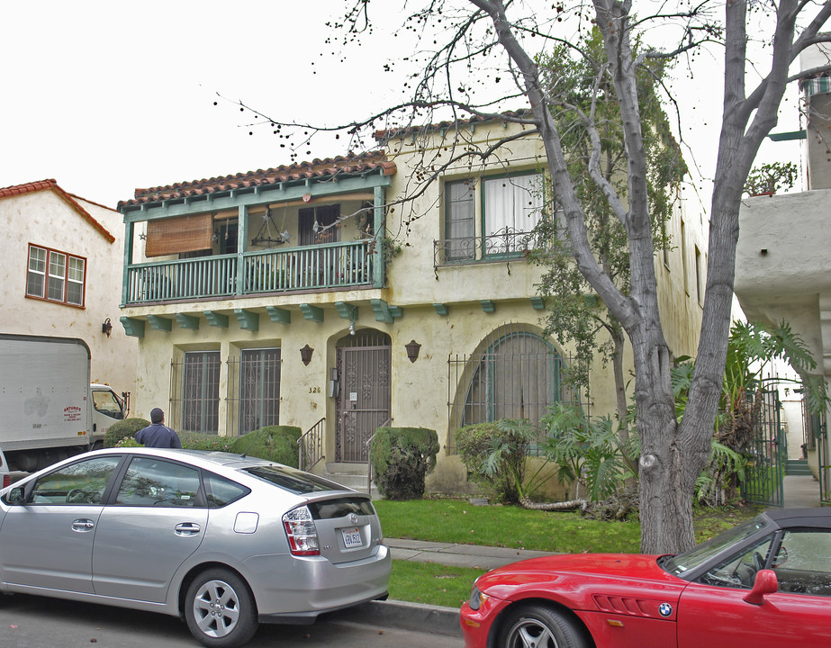 326 N Orange Grove Ave in Los Angeles, CA - Building Photo