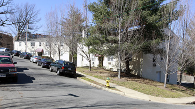 Marbella Apartments in Arlington, VA - Building Photo - Building Photo