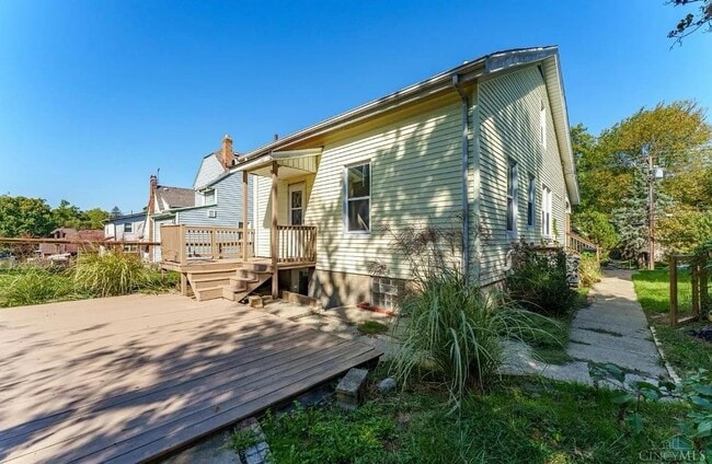 4967 Western Hills Ave in Cincinnati, OH - Building Photo - Building Photo