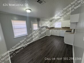 624 Newcastle Dr in Sherwood, AR - Building Photo - Building Photo