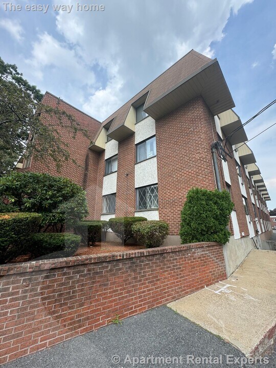 19 Central St in Somerville, MA - Building Photo