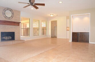 3002 N Blue Meadow Cir in Sugar Land, TX - Building Photo - Building Photo
