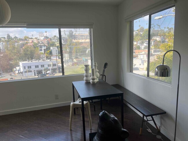 1211 Westerly Terrace in Los Angeles, CA - Foto de edificio - Building Photo