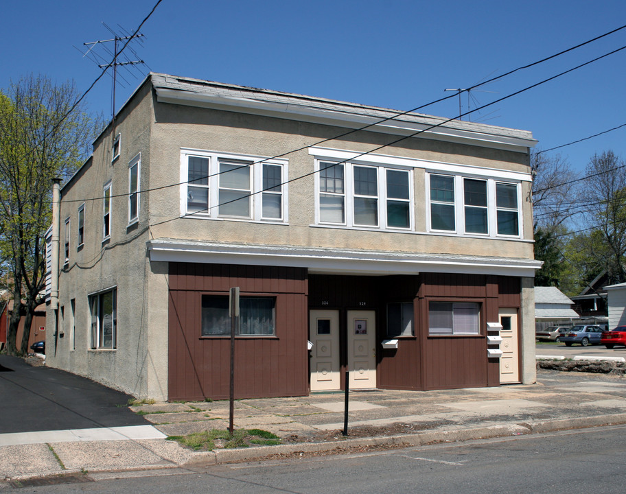 324 Front St in Dunellen, NJ - Foto de edificio