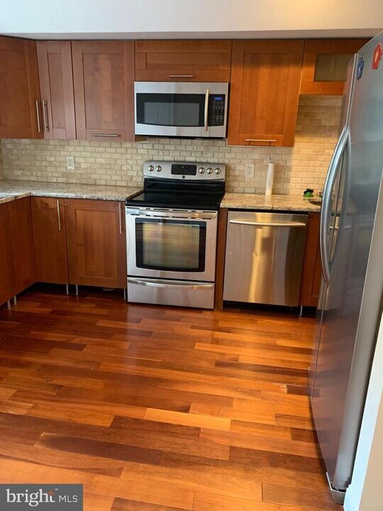 1424 L St SE, Unit 302 in Washington, DC - Building Photo