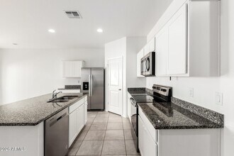 1168 W Paradise Wy in Casa Grande, AZ - Building Photo - Building Photo