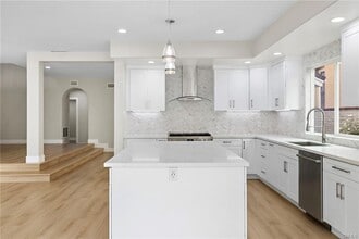 1 Weymouth Ct in Newport Beach, CA - Building Photo - Building Photo