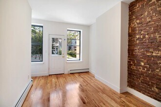 352 Bradford St in Brooklyn, NY - Building Photo - Building Photo