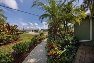 2032 Coral Point Dr in Cape Coral, FL - Building Photo - Building Photo