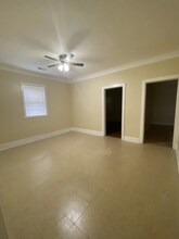 9010 S Commercial Ave in Chicago, IL - Building Photo - Building Photo