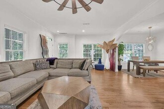 133 Hilltop Dr SW in Atlanta, GA - Foto de edificio - Building Photo